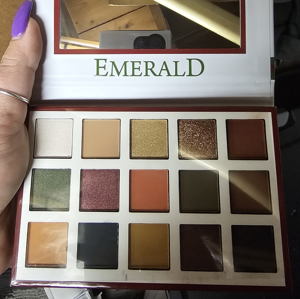 Beauty Creations Emerald Eye shadow Pallet